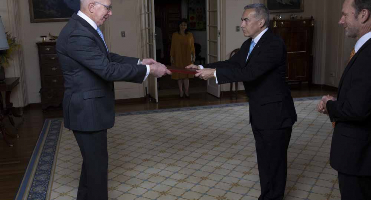 El Embajador Oscar Atehortúa presentó sus credenciales ante el Gobernador General de Australia