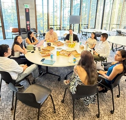 Embajada de Colombia en Australia fortalece vínculos con la comunidad y la academia en Brisbane