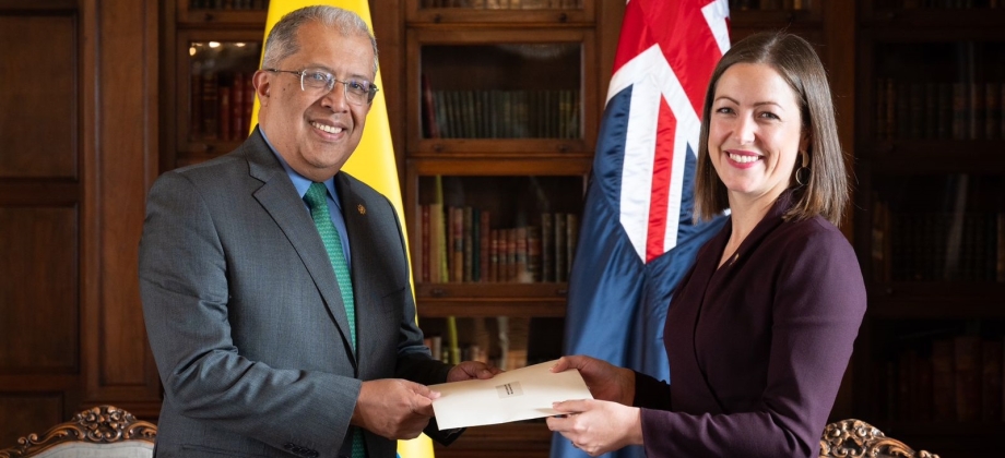 Viceministro de Relaciones Exteriores, Francisco Coy, recibió copia de Cartas Credenciales de la embajadora de Australia en Colombia, Anna Jane Chrisp