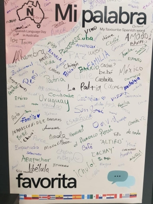 Los invitados escribieron su palabra favorita en español. 