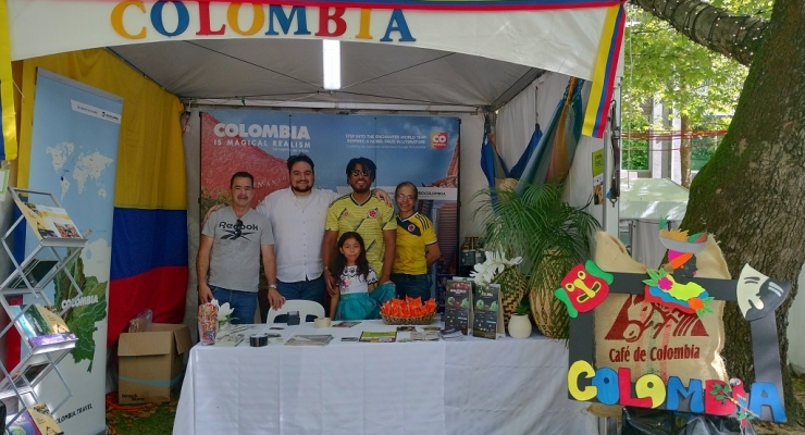 El equipo de la Embajada de Colombia en el Festival Multicultural.